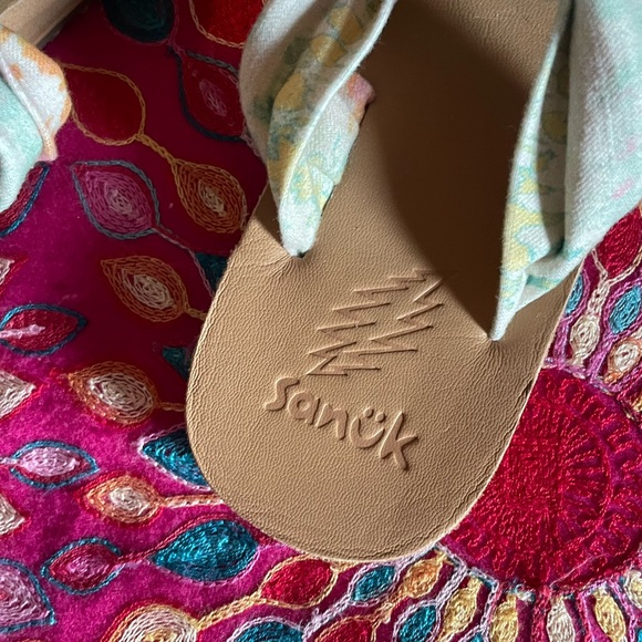 Abstract pink yellow green yoga sandals 7.5 8 8.5 ridiculously comfortable - Picture 5 of 6